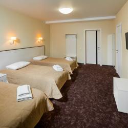 Номер стандарт семейный с 3 односпальными кроватями (без окна)