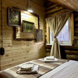 Дом изба с 2 двуспальными кроватями