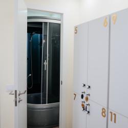 Кровать в 16-местном общем мужском номере (общие удобства)