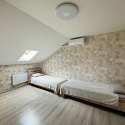 Комната улучшенная с 2 односпальными кроватями (мансарда)