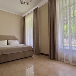 Номер стандарт с 1 двуспальной кроватью