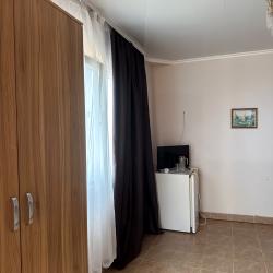 Номер эконом стандарт с 2 односпальными кроватями и выходом на море