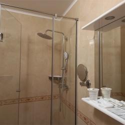 Номер люкс улучшенный с 1 двуспальной кроватью