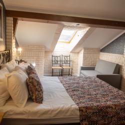 Номер стандарт улучшенный с 1 двуспальной кроватью (мансарда)