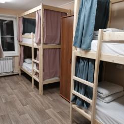 Кровать в 8-местном общем номере