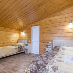 Номер стандарт с 1 односпальной и 1 двуспальной кроватью
