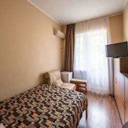 Комната стандарт с 1 двуспальной кроватью и балконом