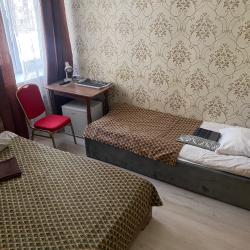 Номер стандарт с 1 односпальной и 1 двуспальной кроватью (мансарда)