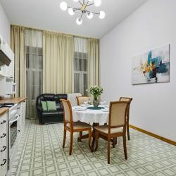 Фото Отель FlatStay Невский 170 | Трешка в центре с эркером и высокими потолками