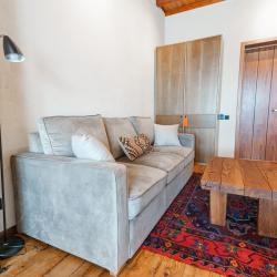 Люкс с декоративным камином и французским балконом с видом на аул Гамсутль