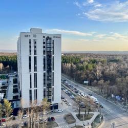 Фото Отель Новая квартира с кроватью возле панорамного окна, высокий этаж