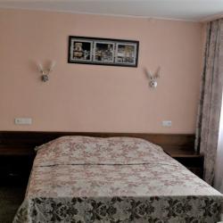 Номер полулюкс семейный с 1 двуспальной кроватью