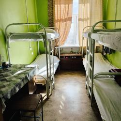 Кровать в 6-местном общем мужском номере