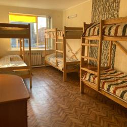 Кровать в 8-местном общем номере