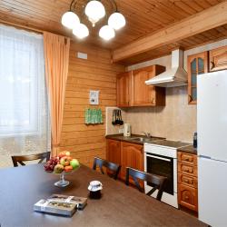 Коттедж 6-ти местный с камином