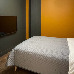 Номер стандарт с 1 двуспальной кроватью Yellowroom