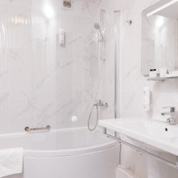 Номер делюкс бизнес с 1 двуспальной кроватью (с завтраком)