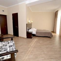 3-местная комната полулюкс с балконом