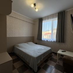 Комната комфорт с 2 односпальными и 1 двуспальной кроватью