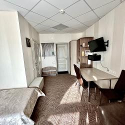 Номер стандарт с 2 односпальными кроватями и диваном