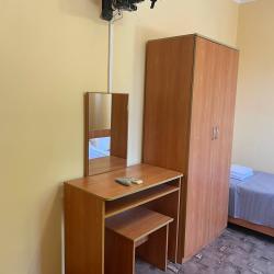 Стандарт с одной односпальной и одной двуспальной кроватями