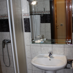 Одноместный однокомнатный номер с полутороспальной кроватью