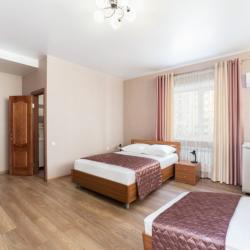 Номер люкс с 2 двуспальными кроватями №28