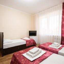 Комната комфорт с 1 односпальной и 1 двуспальной кроватью