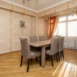 3-комнатный номер люкс с кухней и балконом(с завтраком)