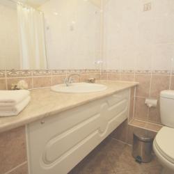 Номер люкс с 2 односпальными кроватями