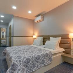 Номер стандарт с 1 двуспальной кроватью (без окна)