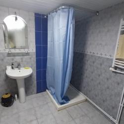 Номер стандарт с 1 двуспальной кроватью (удобства на этаже)
