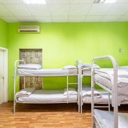 Кровать в 10-местном общем женском номере №409
