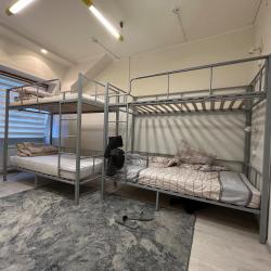 Кровать в 8-местном общем номере