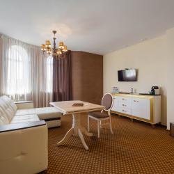 Номер люкс семейный с 1 двуспальной кроватью