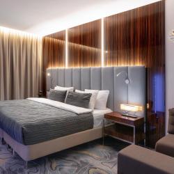 Фото V hotel & Rooftop lounge (В отель)