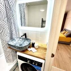 Фото Отель Moscow Apartment на улице Лётчика Ларюшина 10 корпус 1