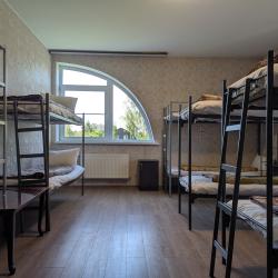 Кровать в 12-местном общем номере