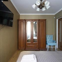 4-комнатные апартаменты улучшенные Калининградская обл., г. Калининград, ул. Коммунальная д.67 с 1 односпальной и 2 двуспальными кроватями