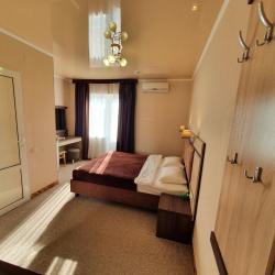 Номер стандарт с 1 двуспальной кроватью