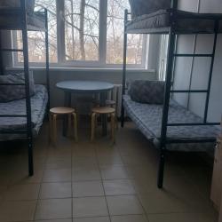 Кровать в 4-местном общем мужском номере (удобства на этаже)