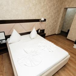 Номер стандарт с 1 двуспальной кроватью
