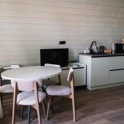 4-местный 2-комнатный коттедж премиум с 2 двуспальными кроватями