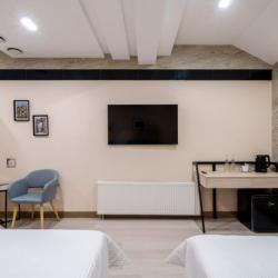 Номер стандарт с 2 односпальными кроватями (без окна)