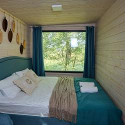 Дом среди деревьев