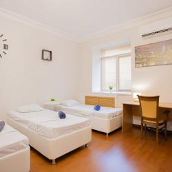 Кровать в 12-местном общем мужском номере (удобства на этаже)