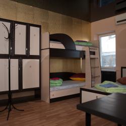 Кровать в 8-местном общем мужском номере