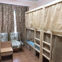 Кровать в 6-местном мужском номере (удобства на этаже)