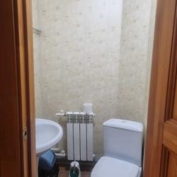 Номер улучшенный комфорт с 1 односпальной и 1 двуспальной кроватью