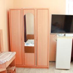 Номер стандарт с 1 односпальной и 1 двуспальной кроватью с балконом